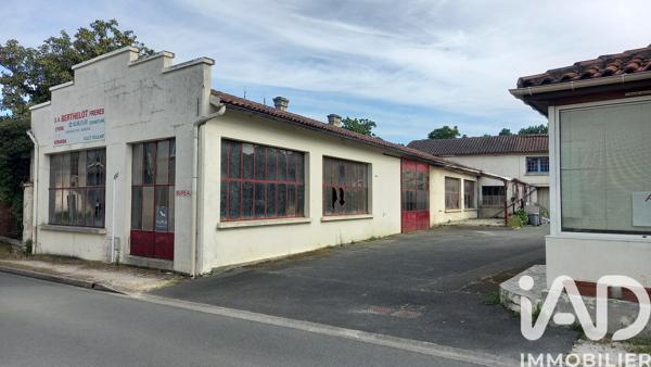 Maison à vendre 10 pièces 311,5 m² Saint-Bonnet-sur-Gironde
