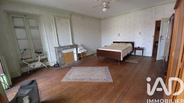 Maison à vendre 10 pièces 311,5 m² Saint-Bonnet-sur-Gironde