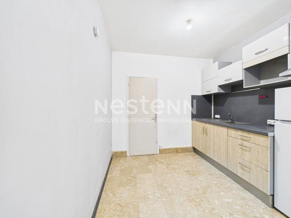 Aurillac, centre ville, à Vendre Appartement de 2 pièces en rez-de-chaussée, avec box.