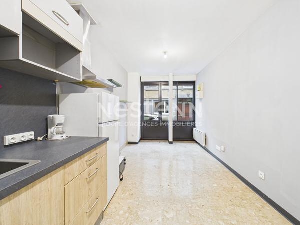 Aurillac, centre ville, à Vendre Appartement de 2 pièces en rez-de-chaussée, avec box.