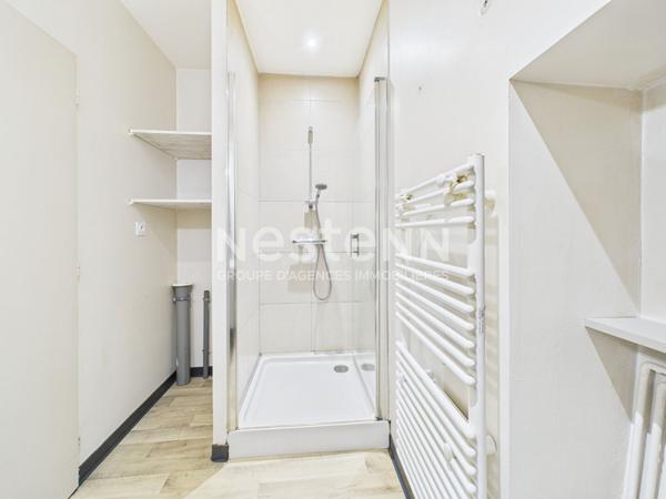 Aurillac, centre ville, à Vendre Appartement de 2 pièces en rez-de-chaussée, avec box.