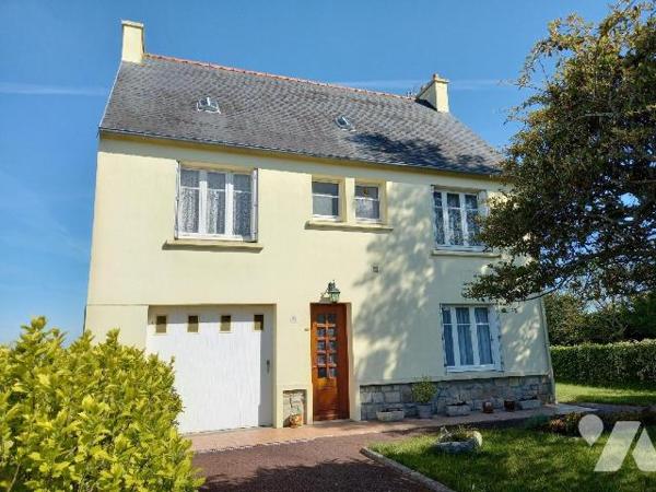 LANVEOC - EN EXCLUSIVITE - Vue rade de Brest, à proximité du bourg, maison à rénover offrant, c...