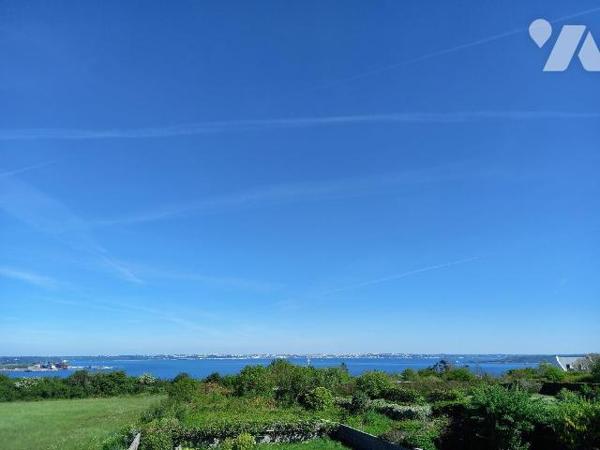 LANVEOC - EN EXCLUSIVITE - Vue rade de Brest, à proximité du bourg, maison à rénover offrant, c...