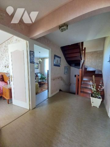 LANVEOC - EN EXCLUSIVITE - Vue rade de Brest, à proximité du bourg, maison à rénover offrant, c...