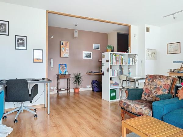 T2 lumineux - avec balcon et place de parking