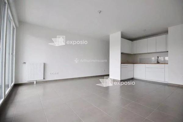 Vente                                                      Appartement
                        
                     3 pièces                      66 m2                     à Colombes