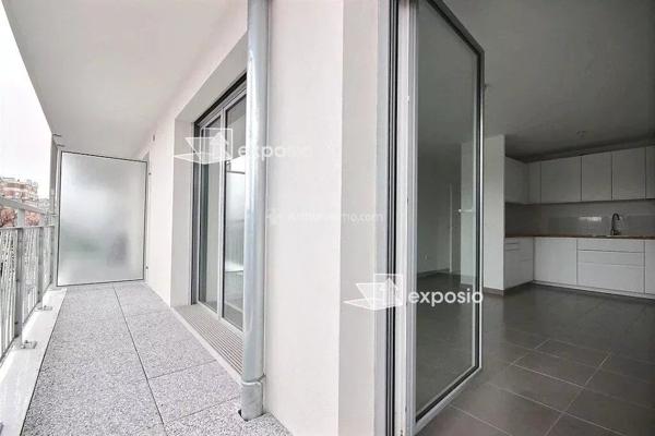 Vente                                                      Appartement
                        
                     3 pièces                      66 m2                     à Colombes