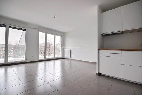 Vente                                                      Appartement
                        
                     3 pièces                      66 m2                     à Colombes