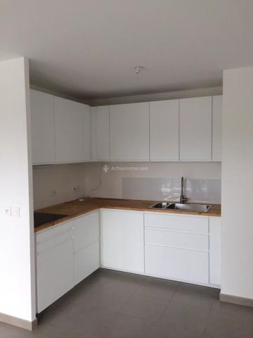 Vente                                                      Appartement
                        
                     3 pièces                      66 m2                     à Colombes