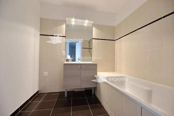 Vente                                                      Appartement
                        
                     3 pièces                      66 m2                     à Colombes