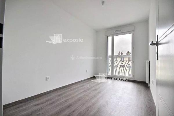 Vente                                                      Appartement
                        
                     3 pièces                      66 m2                     à Colombes