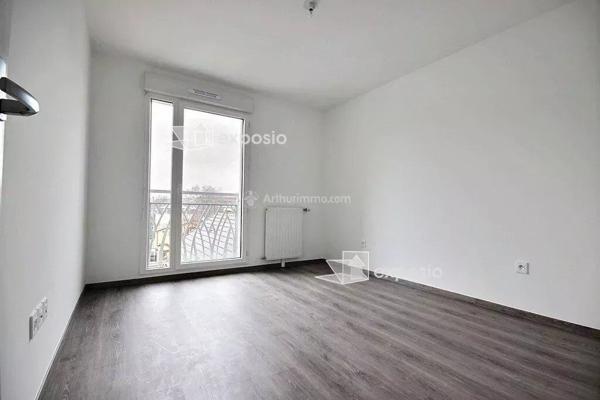 Vente                                                      Appartement
                        
                     3 pièces                      66 m2                     à Colombes