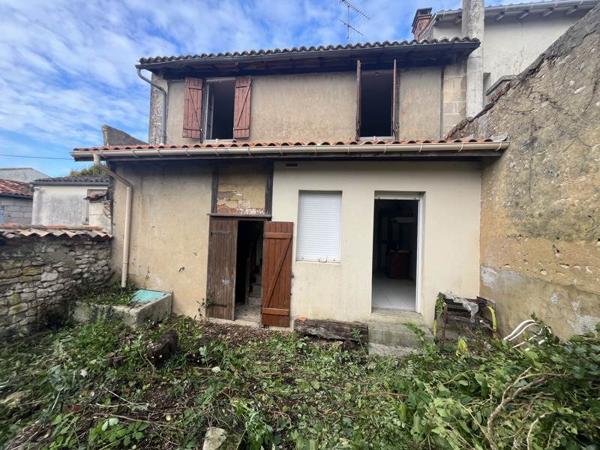 Maison à vendre |  Saint-Jean-d'Angély |  5 pièces | 74 m²