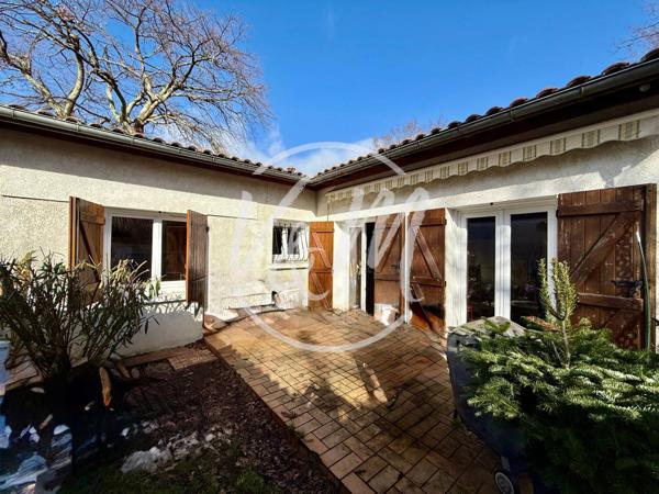 EXCLUSIVITE! A vendre maison à rénover Andernos- Maison de plain-pied à Andernos-les-Bains, proche plage du Mauret, avec jardin, garage et fort potentiel ANDERNOS La Source La chapelle forestière