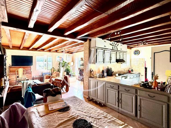 EXCLUSIVITE! A vendre maison à rénover Andernos- Maison de plain-pied à Andernos-les-Bains, proche plage du Mauret, avec jardin, garage et fort potentiel ANDERNOS La Source La chapelle forestière