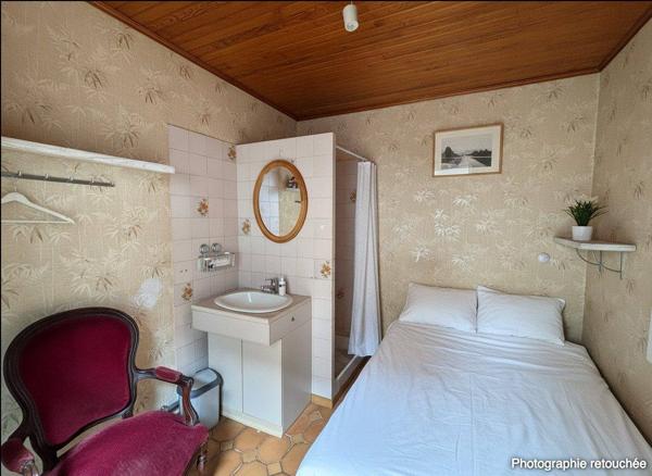 EXCLUSIVITE! A vendre maison à rénover Andernos- Maison de plain-pied à Andernos-les-Bains, proche plage du Mauret, avec jardin, garage et fort potentiel ANDERNOS La Source La chapelle forestière