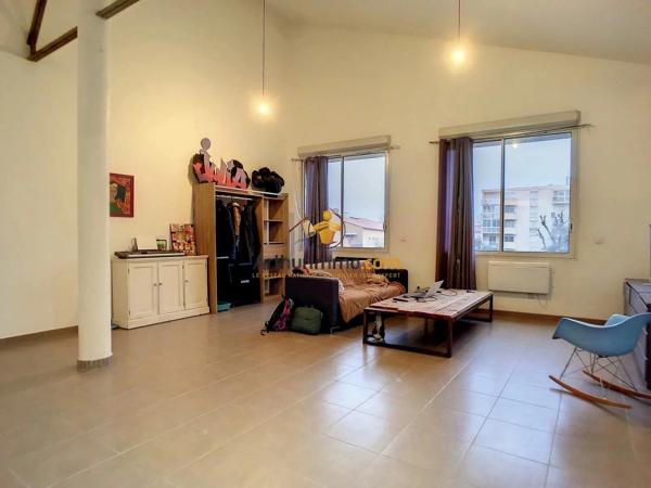 Vente                                                      Appartement
                        
                     4 pièces                      92 m2                     à Perpignan
