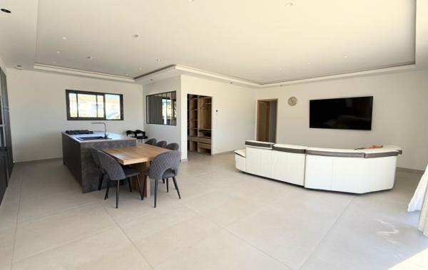 Vente Villa Neuve et piscine Joyeuse   