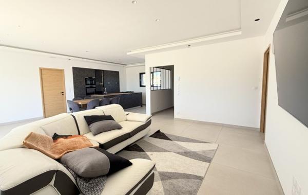 Vente Villa Neuve et piscine Joyeuse   