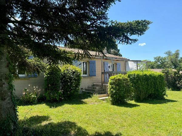 Villa plain-pied louée, jardin 1700 m² et garage 40 m², à 5 minutes de Carcassonne