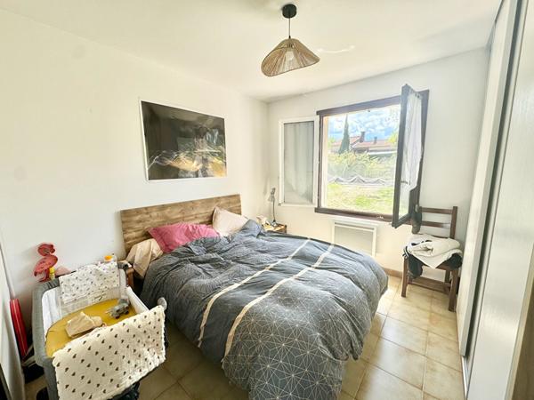 Villa plain-pied louée, jardin 1700 m² et garage 40 m², à 5 minutes de Carcassonne