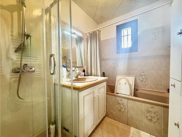 Villa plain-pied louée, jardin 1700 m² et garage 40 m², à 5 minutes de Carcassonne