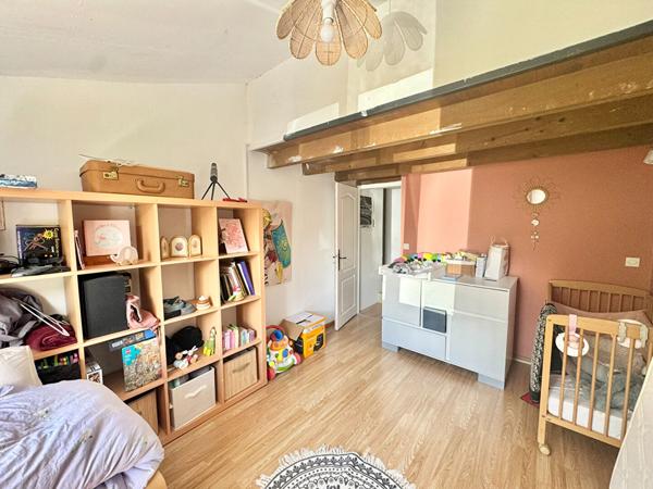 Villa plain-pied louée, jardin 1700 m² et garage 40 m², à 5 minutes de Carcassonne