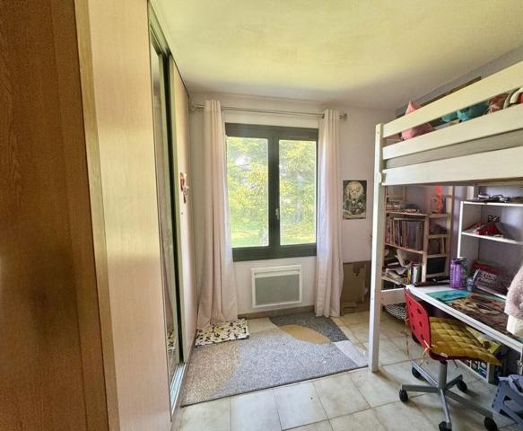 Villa plain-pied louée, jardin 1700 m² et garage 40 m², à 5 minutes de Carcassonne