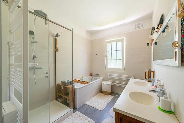 Maison à vendre 12 pièces 248m² Saint-Amand-les-Eaux (59230)