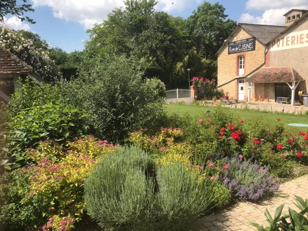 Dpt Indre (36), à vendre proche de LA CHATRE propriété de 154 m² et plus de 900 m2 de dépendances - Piscine - Terrain de 1,88 Ha