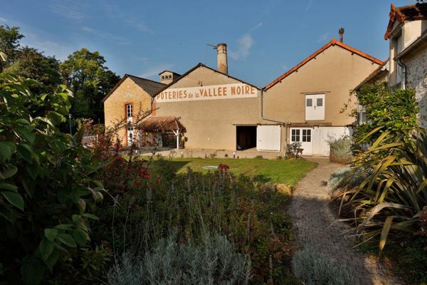 Dpt Indre (36), à vendre proche de LA CHATRE propriété de 154 m² et plus de 900 m2 de dépendances - Piscine - Terrain de 1,88 Ha