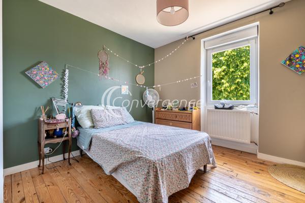 Maison
                                                                                                                                                                                                                                                                                                                        7 pièce(s)                                                                                                                                                                                                          5 chambre(s)                                                                                                                                                                                                          235  m²