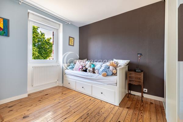 Maison
                                                                                                                                                                                                                                                                                                                        7 pièce(s)                                                                                                                                                                                                          5 chambre(s)                                                                                                                                                                                                          235  m²