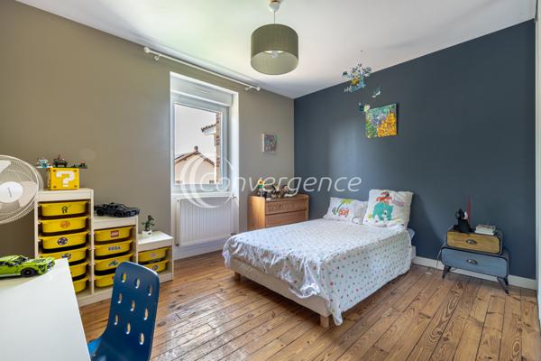 Maison
                                                                                                                                                                                                                                                                                                                        7 pièce(s)                                                                                                                                                                                                          5 chambre(s)                                                                                                                                                                                                          235  m²