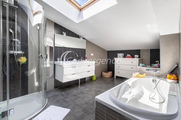 Maison
                                                                                                                                                                                                                                                                                                                        7 pièce(s)                                                                                                                                                                                                          5 chambre(s)                                                                                                                                                                                                          235  m²