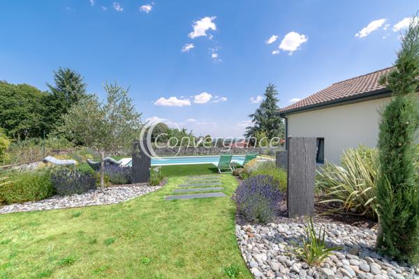 Maison
                                                                                                                                                                                                                                                                                                                        7 pièce(s)                                                                                                                                                                                                          5 chambre(s)                                                                                                                                                                                                          235  m²