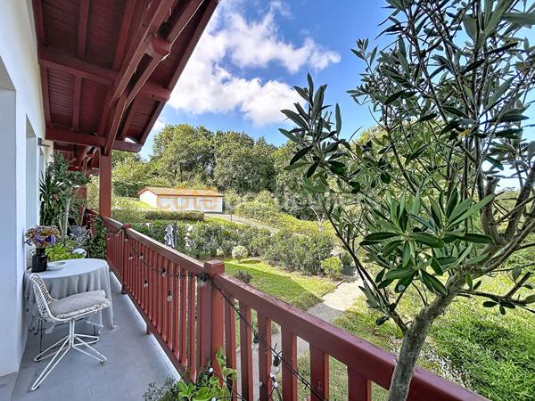Vente
                Appartement108 m² - 4 Pièces -
                    ARBONNE (64210)