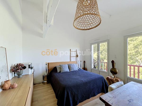 Vente
                Appartement108 m² - 4 Pièces -
                    ARBONNE (64210)