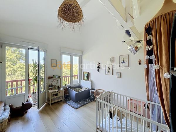 Vente
                Appartement108 m² - 4 Pièces -
                    ARBONNE (64210)