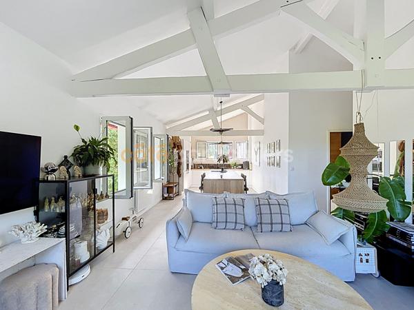 Vente
                Appartement108 m² - 4 Pièces -
                    ARBONNE (64210)