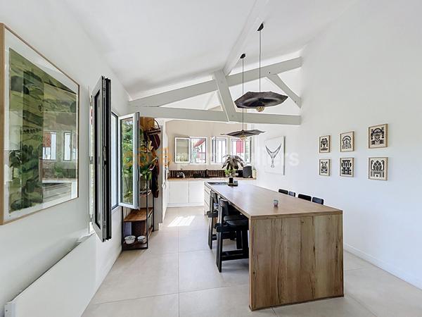 Vente
                Appartement108 m² - 4 Pièces -
                    ARBONNE (64210)