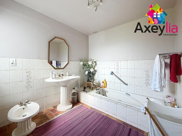 Notre-Dame-de-Boisset (42120) A VENDRE - NOTRE-DE-BOISSET - MAISON AVEC 4 CHAMBRES, GARAGE DOUBLE, GRAND TERRAIN, PISCINE ET VUE EXCEPTIONNE