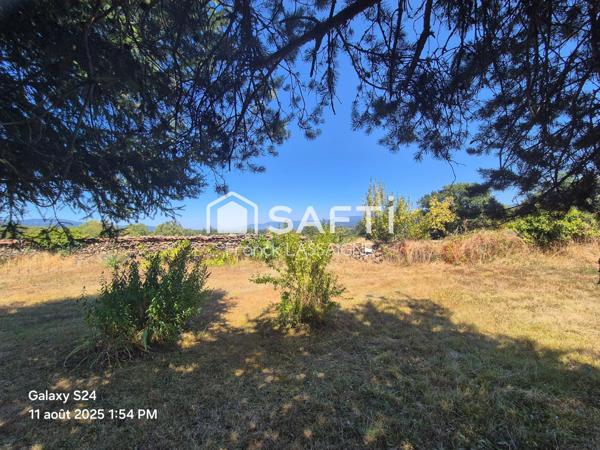 Maison avec cour... Grange jardin et puits d'eau