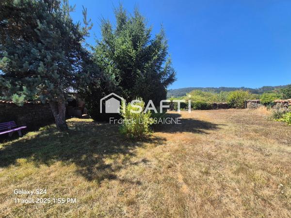 Maison avec cour... Grange jardin et puits d'eau