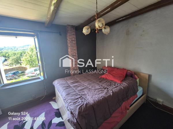 Maison avec cour... Grange jardin et puits d'eau