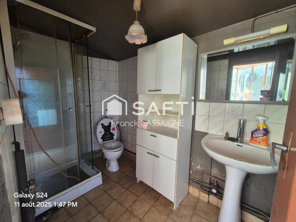 Maison avec cour... Grange jardin et puits d'eau