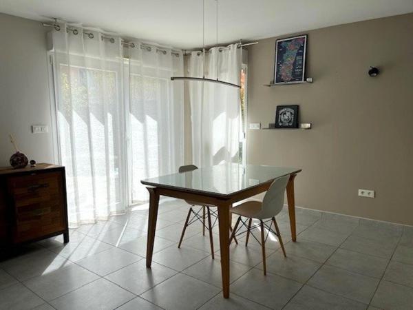 À vendre maison jumelée de 4 pièces