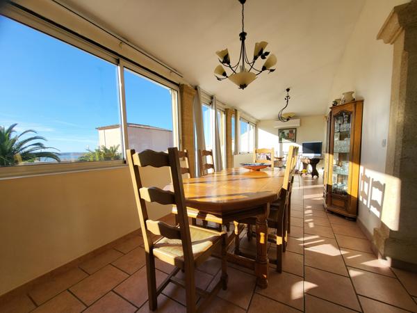 Vitrolles (13127) VILLA TYPE BASTIDE PROVENCALE 185 M2 AVEC PISCINE ET STUDIO VUE SUR ETANG