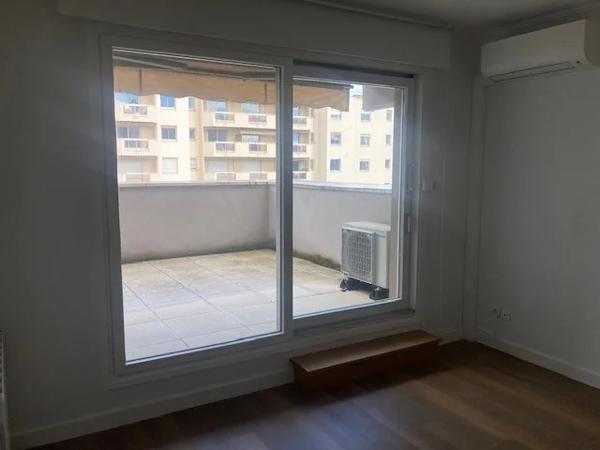 APPARTEMENT T2 A LOUER - LYON 6EME ARRONDISSEMENT Edgard Quinet 40 m 2 1 600 € charges comprises par mois