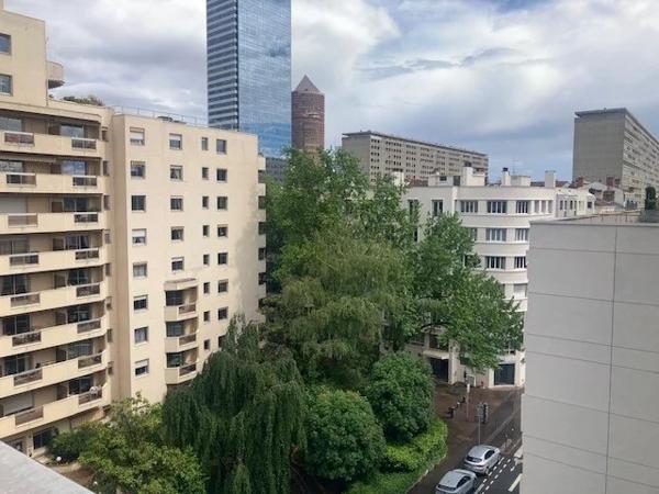 APPARTEMENT T2 A LOUER - LYON 6EME ARRONDISSEMENT Edgard Quinet 40 m 2 1 600 € charges comprises par mois